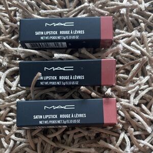 NEW MAC Cosmetics Satin Lipstick ViVa La Glam II